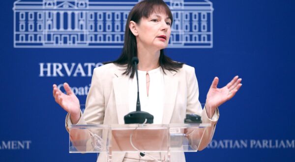 05.10.2023., Zagreb - Na konferenciji za medije Kluba zastupnika Hrvatskih suverenista odrzanoj u Saboru o temi "Pozar u tvornici za preradu plastike u Osijeku" govorila je zastupnica Vesna Vucemilovic. Photo: Patrik Macek/PIXSELL