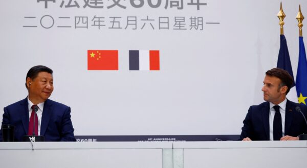 epa11322361 French President Emmanuel Macron (R) and China's President Xi Jinping deliver a joint statement at the Elysee Palace in Paris, France, 06 May 2024, during the Chinese president's two-day state visit to the country.  EPA/Sarah Meyssonnier / POOL  MAXPPP OUT