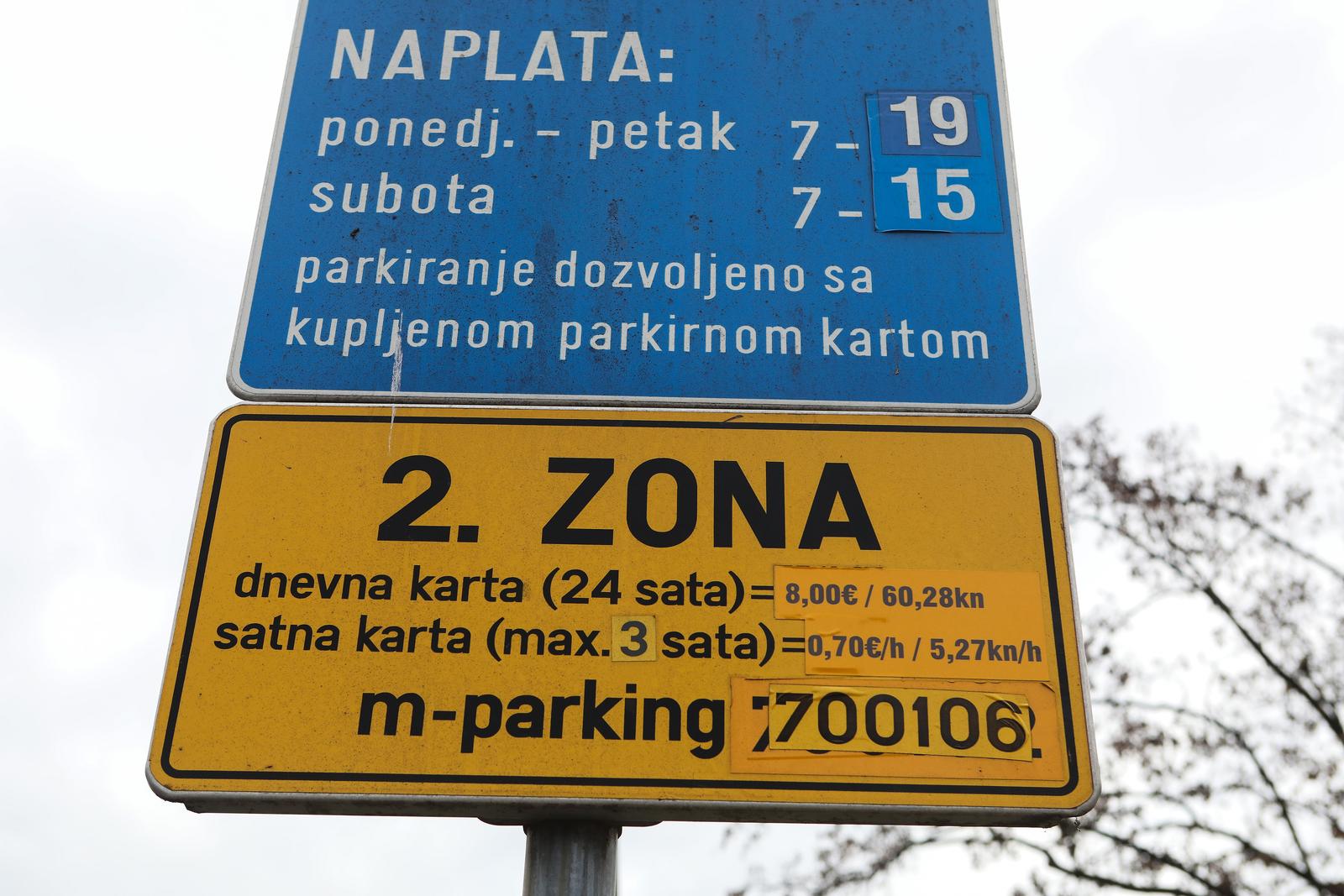 03.01.2023.,Zagreb - Nove cijene parkiranja istaknute na znakovima koji oznacavaju parkirne zone Photo: Zeljko Hladika/PIXSELL