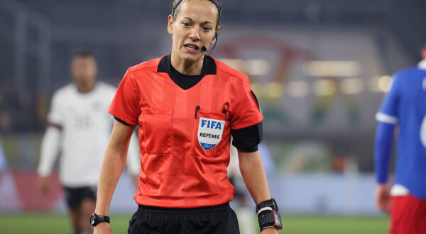 Schiedsrichterin Ivana Martincic Kroatien DFL REGULATIONS PROHIBIT ANY USE OF PHOTOGRAPHS AS IMAGE SEQUENCES AND/OR QUASI-VIDEO. *** Referee Ivana Martincic Croatia DFL REGULATES PROHIBIT ANY USE OF PHOTOGRAPHS AS IMAGE SEQUENCES AND OR QUASI VIDEO