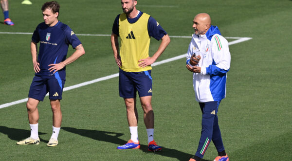 Nicolo Barella, Bryan Cristante and Luciano Spalletti of Italy in action during a Italy training session at Centro Tecnico Federale di Coverciano on May 31, 2024 in Florence, Italy. PUBLICATIONxNOTxINxITA Copyright: xDomenicoxCippitelli/IPAxSportx/x/xx IPA_46711939 IPA_Agency_IPA46711939