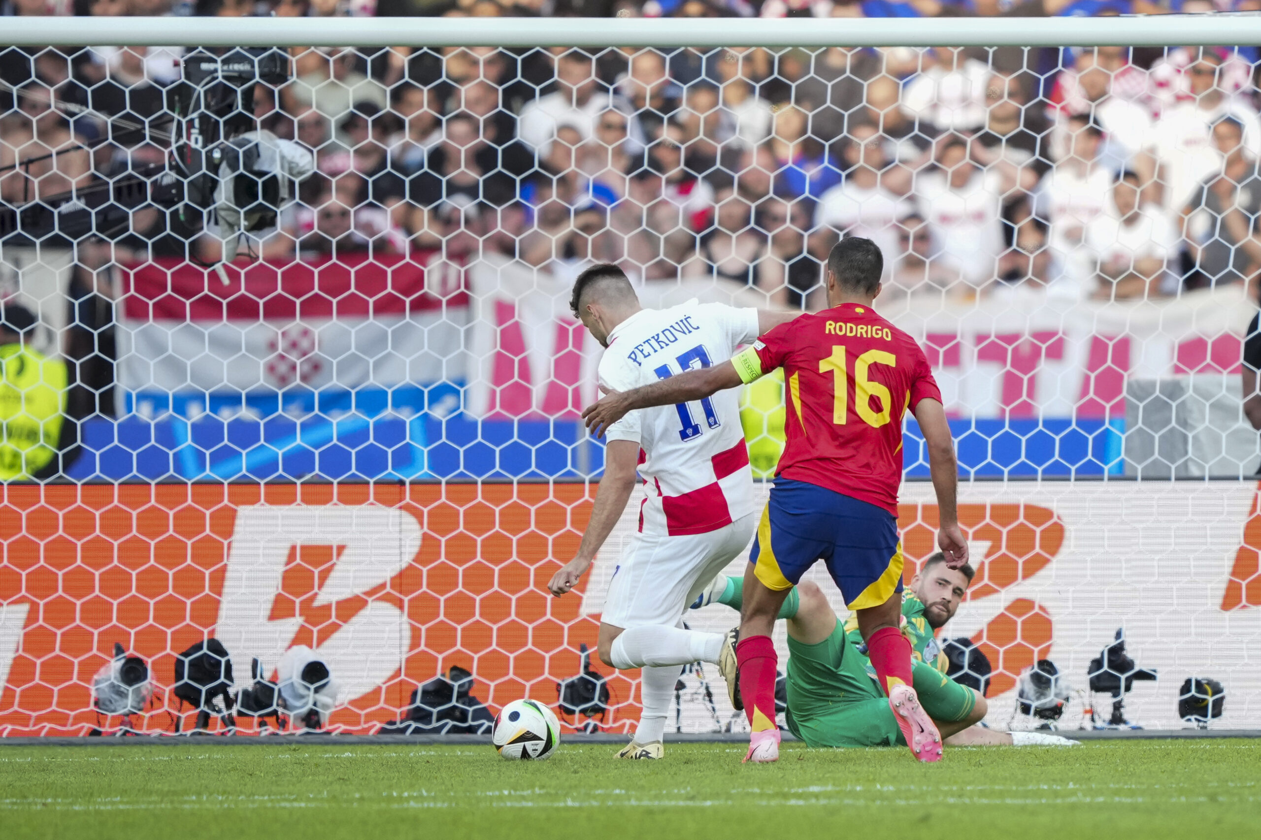 Spain's Rodri, right, fouls Croatia's Bruno Petkovic during a Group B match between Spain and Croatia at the Euro 2024 soccer tournament in Berlin, Germany, Saturday, June 15, 2024. (AP Photo/Ebrahim Noroozi)