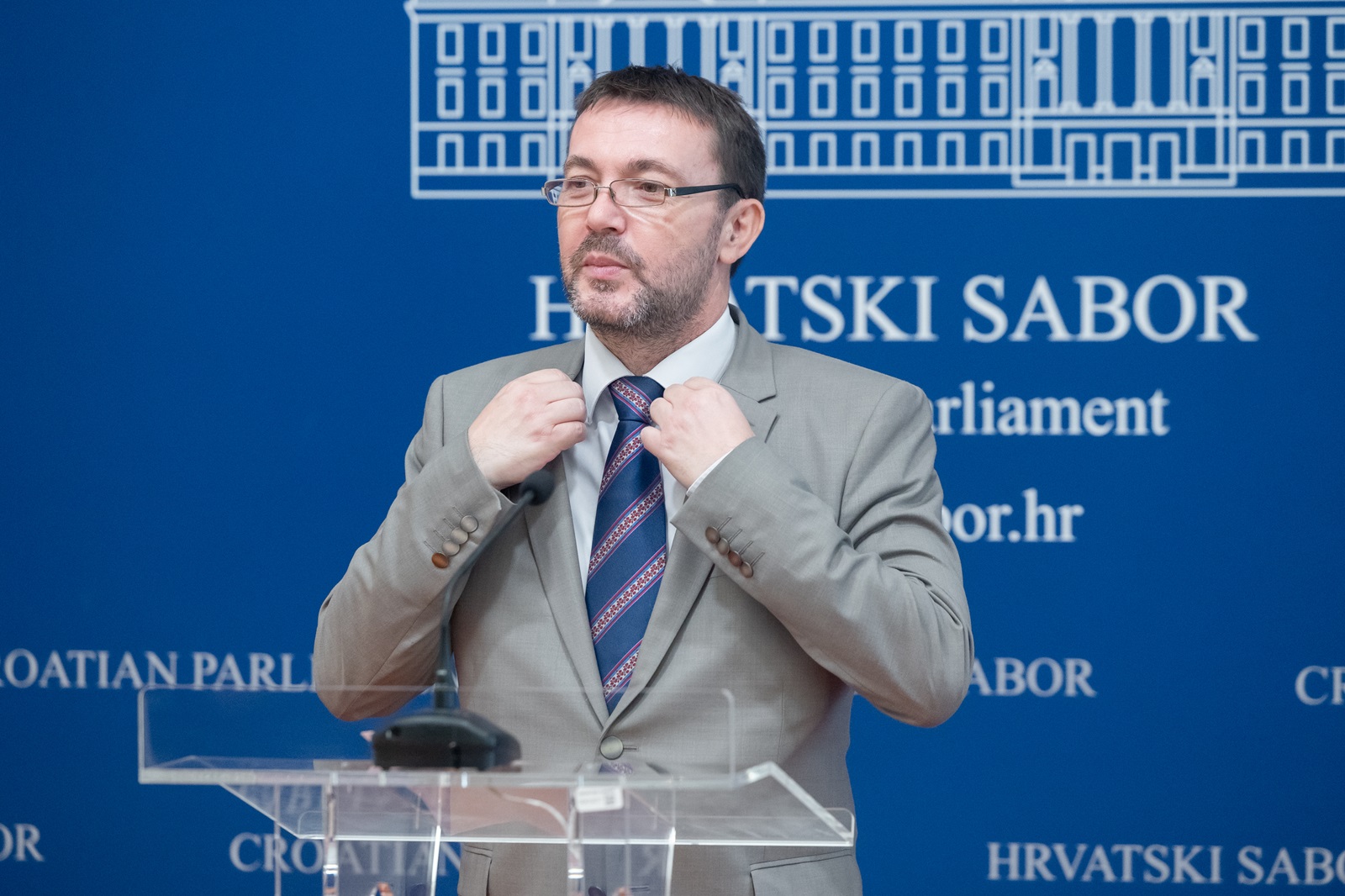Zagreb, 20.06.2024. - Saborski zastupnik Arsen Bauk komentirao je najnoviju prometnu nerseću vukovarsko-srijmskog župana Damira Dekanića. 
Na fotografiji Arsen Bauk.
foto HINA/ Edvard ŠUŠAK/ es
