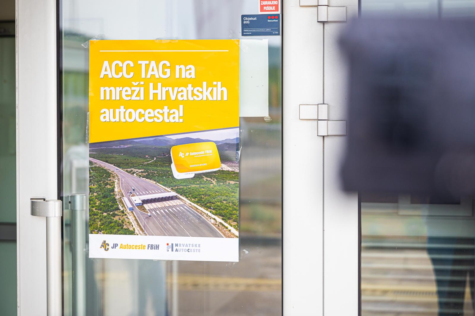 26.06.2024., Ljubuski, Bosna i Hercegovina - Autoceste Federacije BiH potpisale su sporazum sa Autocestama Republike Hrvatske o uvezivanju naplate cestarine. Za obje autoceste, korisnici ce koristiti jedan uredjaj za naplatu. Photo: Denis Kapetanovic/PIXSELL