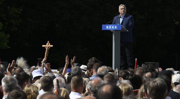 epa11383831 Hungarian Prime Minister Viktor Orban speaks during an anti-war Peace March in Budapest, Hungary, 01 June 2024. Organized by the Civic Union (COF) and its foundation COKA, the demonstration aims to show support for the will of the Hungarian government to avoid involvement in the current war between Ukraine and Russia, and its efforts to stop the escalation of war.  EPA/Szilard Koszticsak HUNGARY OUT