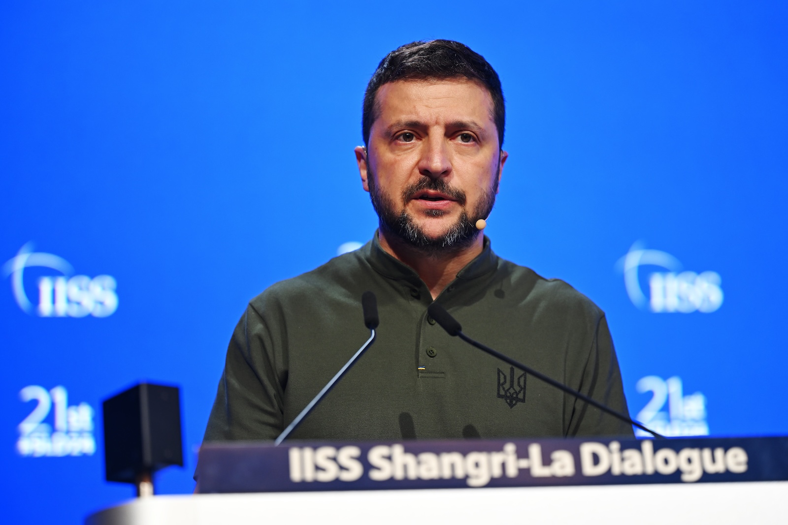 epa11385073 Ukraine President Volodymyr Zelensky delivers his speech during the International Institute for Strategic Studies (IISS) 21th Shangri-La Dialogue in Singapore, 02 June 2024. Defense ministers and officials from 45 countries are gathered in the city state for the IISS Shangri-la Dialogue, an annual high level defence summit in the Asia Pacific region.  EPA/SHINTARO TAY/THE STRAITS TIMES SINGAPORE OUT