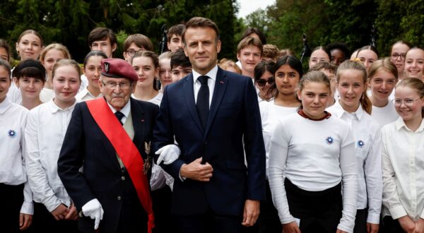 epa11391162 French President Emmanuel Macron (C) and Achille Muller (C-L), the last survivor of the Free French Forces, attend a ceremony to pay homage to the Saint Marcel maquis, a force of French Resistance fighters during World War II and the French SAS (Special Air Service) paratroopers, in Plumelec, Brittany, north-western France, 05 June 2024. Macron launched the commemoration of the 80th anniversary of D-Day, the Normandy landings of Western Allied forces on 06 June 1944 that initiated the liberation of western Europe during World War II, by paying tribute to the French Resistance fighters.  EPA/BENOIT TESSIER / POOL  MAXPPP OUT