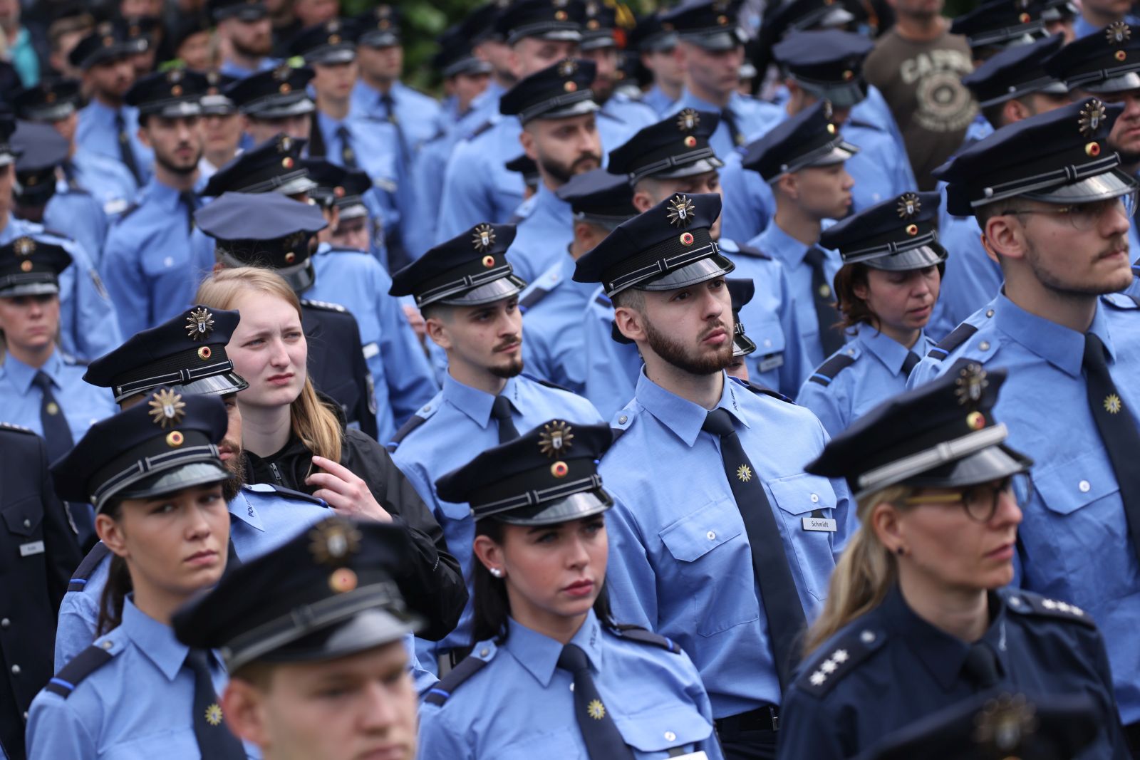 epa11395158 Police officers, of whom most of them wore their uniforms, along with other participants walk during a silent march in Berlin, Germany, 07 June 2024. The German police unions DPolG and GdP called for a joint silent march following the death of 29-year-old police officer Rouven L., who was killed when a man armed with a knife targeted an anti-Islam demonstration in Mannheim on 31 May 2024.  EPA/CLEMENS BILAN