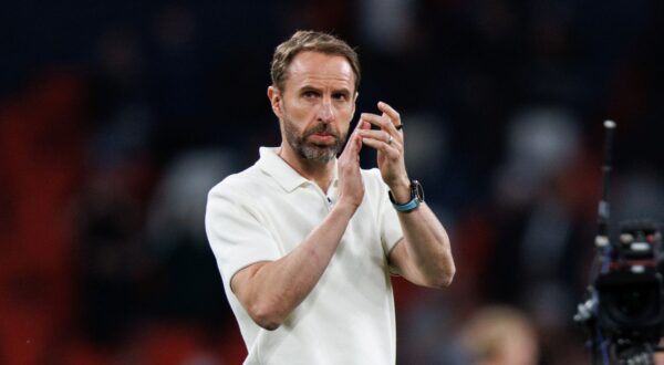 epa11396817 England Manager Gareth Southgate greets the fans after the friendly international soccer match between England and Iceland in London, Britain, 07 June 2024.  EPA/TOLGA AKMEN