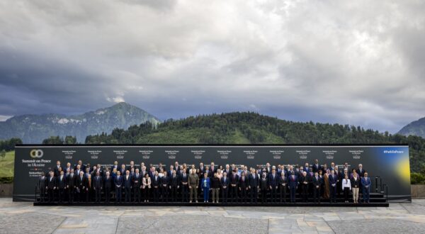 epa11413610 World leaders and heads of delegations pose for the official group photo during the Summit on Peace in Ukraine, in Stansstad near Lucerne, Switzerland, 15 June 2024. International heads of state gather on 15 and 16 June at the Buergenstock Resort in central Switzerland for the two-day Summit on Peace in Ukraine.  EPA/MICHAEL BUHOLZER / POOL            EDITORIAL USE ONLY  EDITORIAL USE ONLY