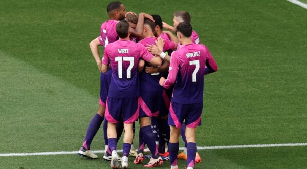 epa11423175 Players of Germany celebrate scoring the 1-0 goal during the UEFA EURO 2024 Group A soccer match between Germany and Hungary, in Stuttgart, Germany, 19 June 2024.  EPA/MOHAMED MESSARA