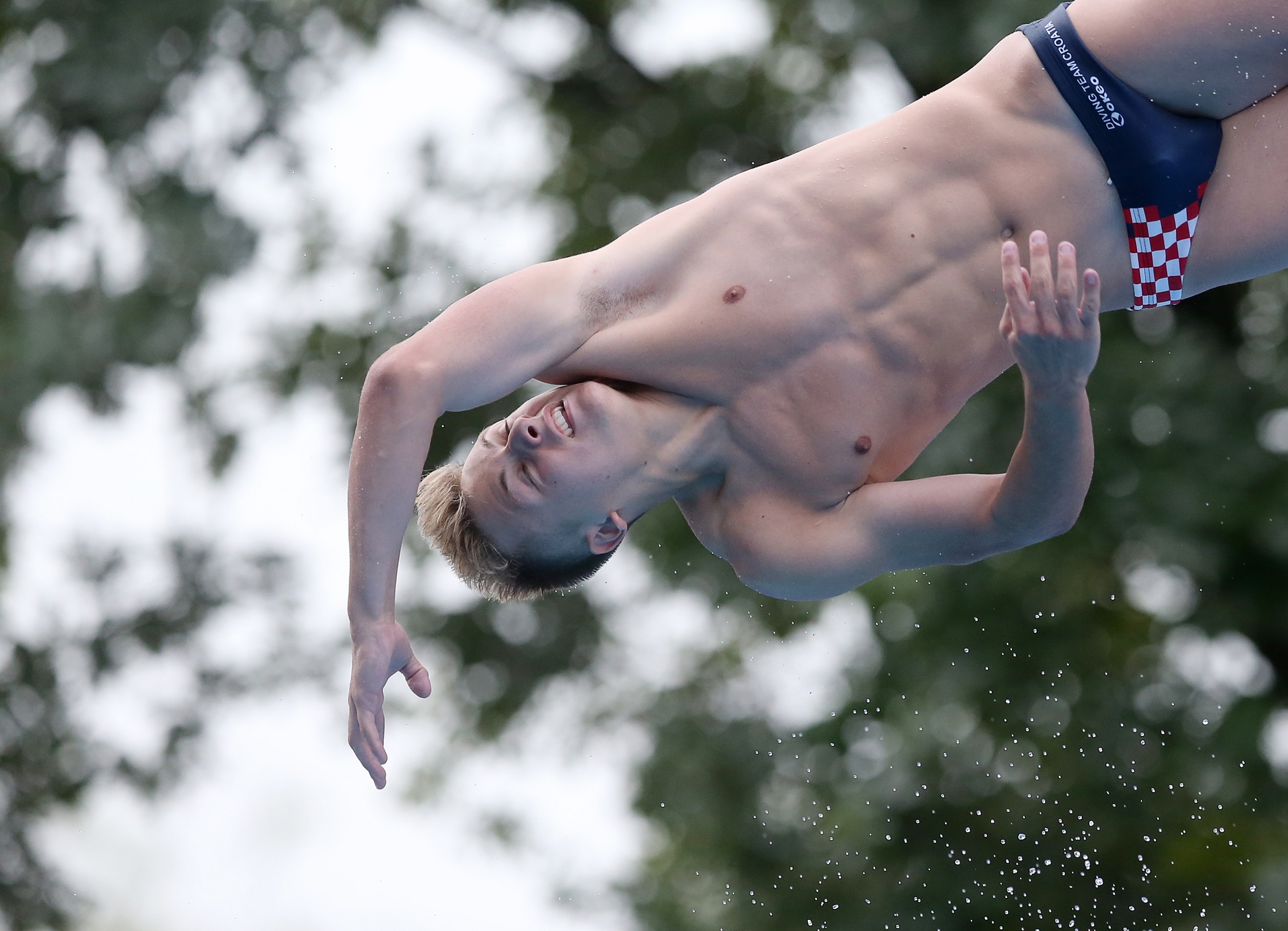 epa11426203 Matej Nevescanin of Croatia competes during the Men's diving 1m Springboard Final at the European Aquatics Championships Belgrade 2024, in Belgrade, Serbia, 20 June 2024.  EPA/ANDREJ CUKIC