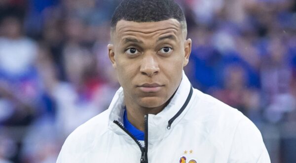 UEFA EURO, EM, Europameisterschaft,Fussball 2024: Gruppenspiel Österreich - Frankreich 17.06.2024 Kylian Mbappe Frankreich, 10. UEFA EURO 2024: Gruppenspiel Österreich - Frankreich Arena Düsseldorf, Düsseldorf, am 17.06.2024 *** UEFA EURO 2024 Group match Austria France 17 06 2024 Kylian Mbappe France, 10 UEFA EURO 2024 Group match Austria France Arena Düsseldorf, Düsseldorf, on 17 06 2024 Copyright: xBEAUTIFULxSPORTS/Meuselx,Image: 882557757, License: Rights-managed, Restrictions: Credit images as "Profimedia/ IMAGO", Model Release: no, Credit line: BEAUTIFUL SPORTS/Meusel / imago sportfotodienst / Profimedia