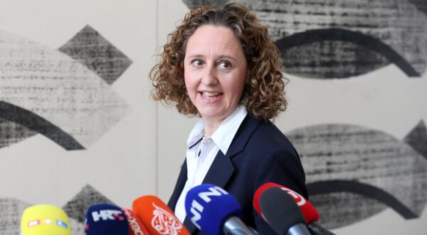 02.05.2024., Zagreb - Ministarstvo kulture i medija. Nina Obuljen Korzinek obratila se medijima na temu malverzacija s europskim novcem prilikom procesa obnove grada nakon potresa. Photo: Sanjin Strukic/PIXSELL