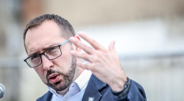 03.06.2024.., Zagreb - Gradonačcelnik Grada Zagreba Tomislav Tomasevic i zamjenici gradonacelnika Danijela Dolenec i Luka Korlaet odrzali su konferenciju za novinare na gradilistu Gradske knjiznice i drustveno-kulturnog centra Paromlin koji su zapoceli prije dva mjeseca. Photo: Slavko Midzor/PIXSELL