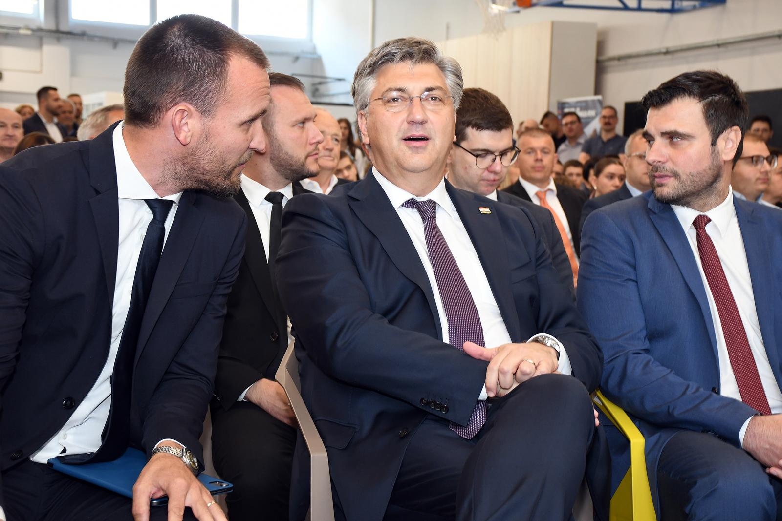03.06.2024. Novska - Predsjednik Vlade RH Andrej Plenkovic sudjelovao je na dodijeli ugovora Regionalnom koordinatoru Sisacko-moslavacke zupanije za Centar gaming industrije. Ugovor su potpisali ministar regionalnog razvoja i fondova Europske unije Sime Erlic, ravnatelj Sredisnje agencije za financiranje i ugovaranje Dragan Jelic i ravnateljica Regionalnog koordinatora SMZ Andreja Seperac. Photo: Nikola Cutuk/PIXSELL