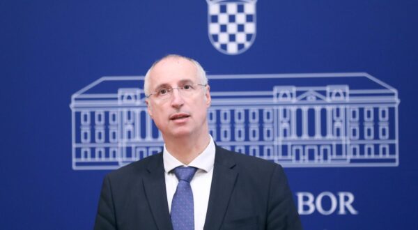 06.10.2023., Zagreb - Na konferenciji za medije odrzanoj u Saboru o temi „Kako loši propisi utjecu na gradjevinski nered“ govorila je zastupnica Marijana Puljak. Photo: Patrik Macek/PIXSELL