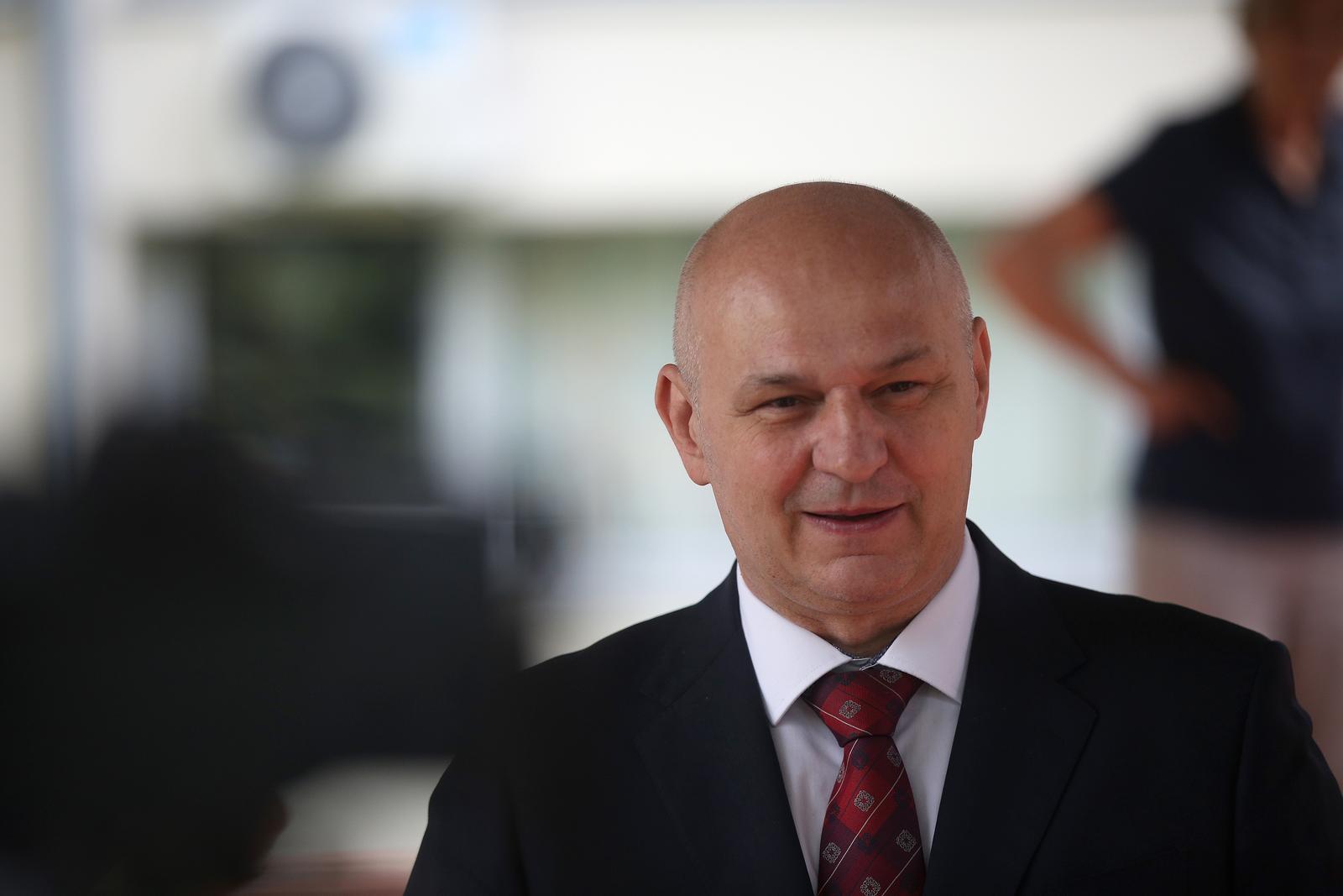 09.06.2024., Zagreb - Mislav Kolakusic, predsjednik stranke Pravo i Pravda i nositelj liste stranke Pravo i Pravda na izborima za Europski parlament glasao je na birackom mjestu 171. Dugave I. osnovne skole Dugave Photo: Zeljko Hladika/PIXSELL