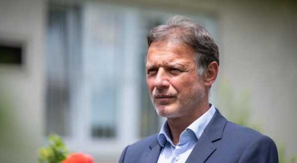 09.06.2024., Zagreb - Predsjednik Hrvatskoga sabora Gordan Jandrokovic dao je izjavu medjima nakon glasovanja na izborima clanova u Europski parlament. Photo: Neva Zganec/PIXSELL