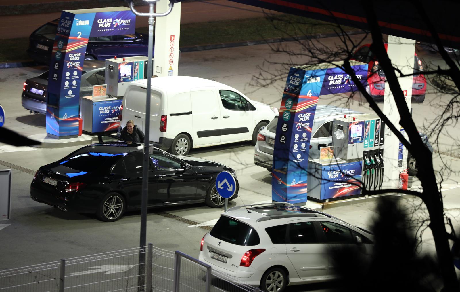 12.02.2024., Zagreb - Nema prevelikih guzvi na benzinskim pumpama iako sutra raste cijena goriva. Photo: Emica Elvedji/PIXSELL