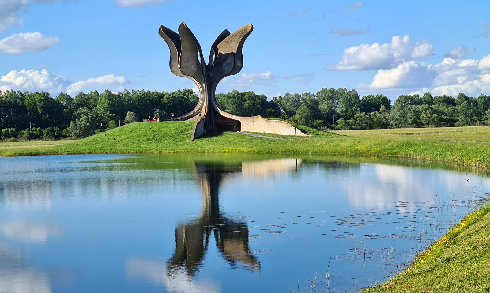 15.05.2021., Jasenovac - Kameni cvijet je monumentalni spomenik posvecen svim zrtvama koje su stradale od strane ustasa u sabirnom logoru Jasenovac tijekom Drugog svjetskog rata. Photo: Sandra Krunic/PIXSELL