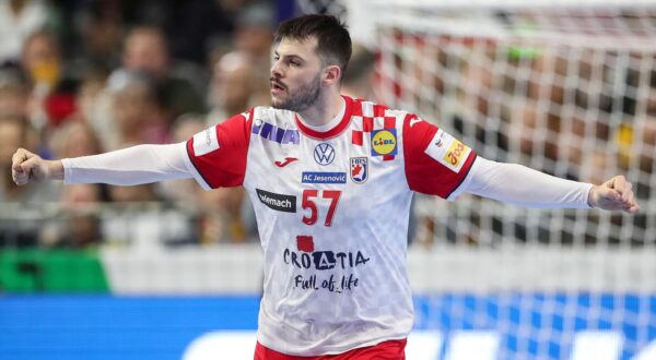 20.01.2024., Lanxess Arena, Koeln, Njemacka - EHF Europsko prvenstvo u rukometu 2024. u Njemackoj. Drugi krug, skupina 1, Madjarska - Hrvatska. Filip Glavas. Photo: Sanjin Strukic/PIXSELL
