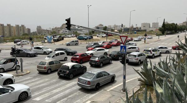 21.06.2024., Split - Kolaps u prometu nastao je zbog nestanka struje zbog kojeg ne rade semafori.  Photo: Ivo Cagalj/PIXSELL