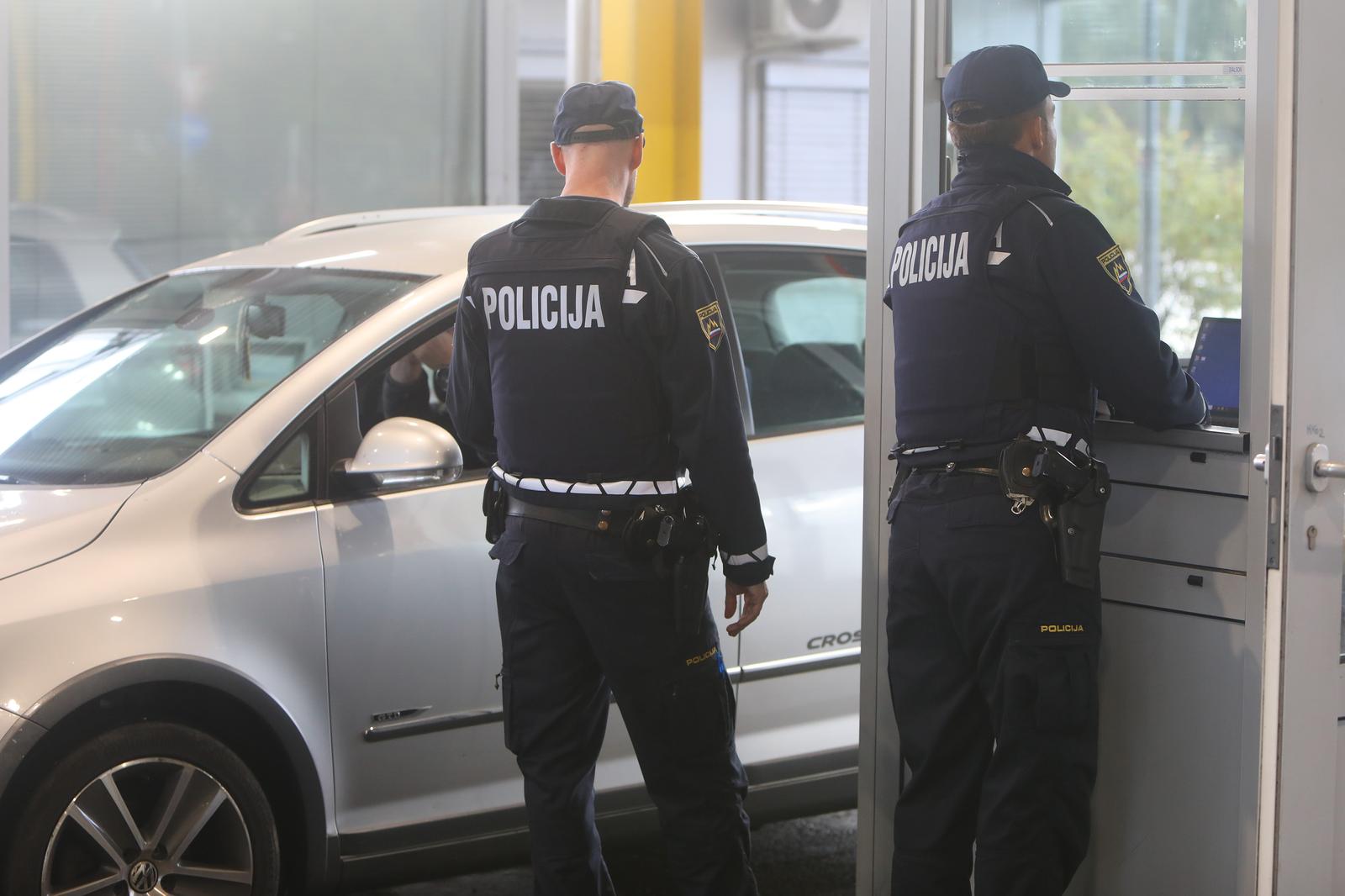 21.10.2023., Zakanje -  Slovenija je ponovno uvela kontrole na granici s Hrvatskom. Granicna policija na prijelazu Jurovski Brod - Metlika kontrolira putnike i za sada se ne stvaraju guzve na granici. Photo: Kristina Stedul Fabac/PIXSELL
