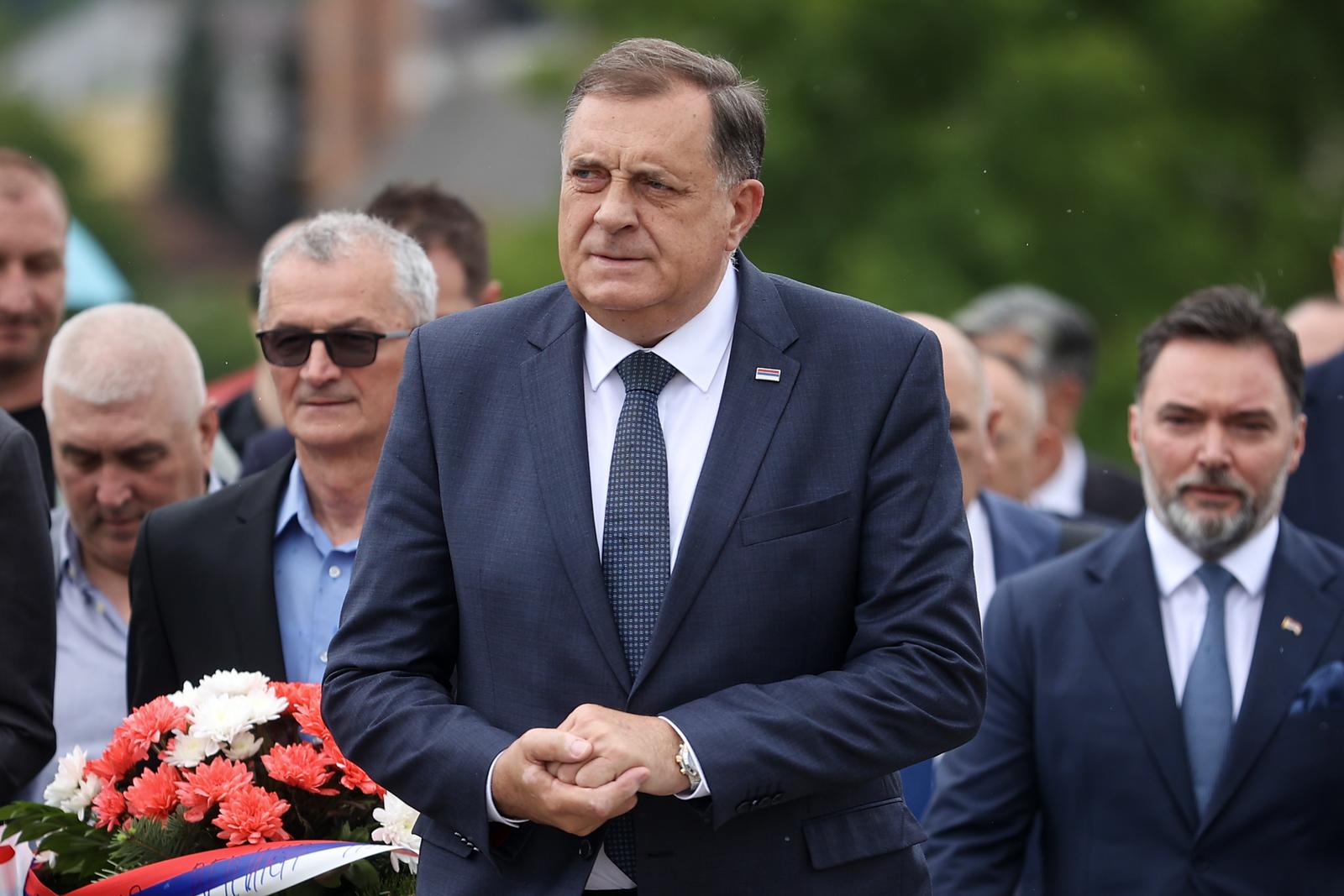 23.05.2024., Bratunac, Bosna i Hercegovina - Predstavnici Republike Srpske polozili vijence na centralni spomen-krst na bratunackom groblju. predsjednik Republike Srpske Milorad Dodik Photo: Armin Durgut/PIXSELL