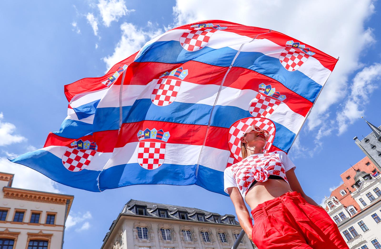 24.06.2024., Leipzig - EURO, Njemacka. Sve je vise navijaca Hrvatske reprezentacije koji neumorno pjevaju i navijaju. Photo: Sanjin Strukic/PIXSELL