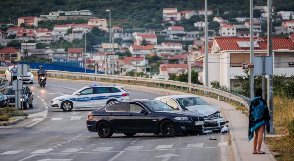 24.06.2024., Kastel Stari - Prometna nesreca u kojoj su sudjelovala dva automobila. Jedna osoba poginula. Policija obavlja ocevid na mjestu nesrece. Photo: Zvonimir Barisin/PIXSELL