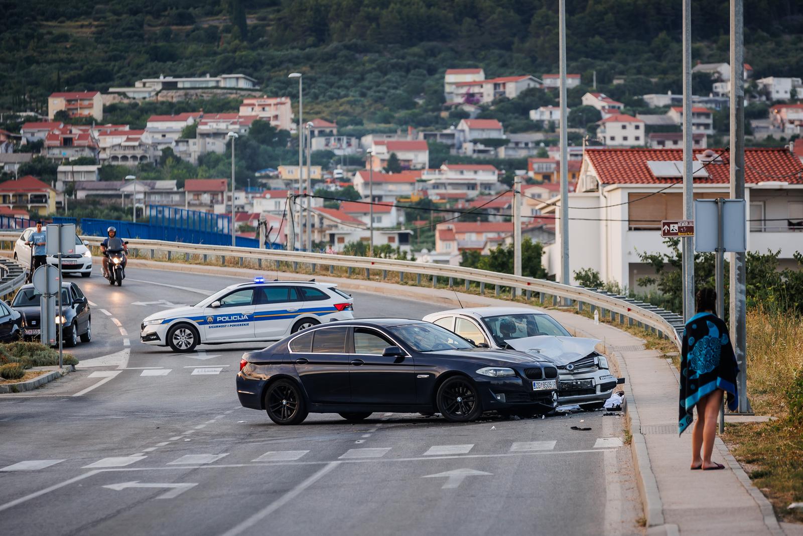24.06.2024., Kastel Stari - Prometna nesreca u kojoj su sudjelovala dva automobila. Jedna osoba poginula. Policija obavlja ocevid na mjestu nesrece. Photo: Zvonimir Barisin/PIXSELL