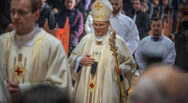 25.12.2023., Osijek - Na svetkovinu Bozica djakovacko-osjecki nadbiskup metropolit Djuro Hranic predvodio je svecano misno slavlje u osjeckoj konkatedrali. Photo: Davor Javorovic/PIXSELL