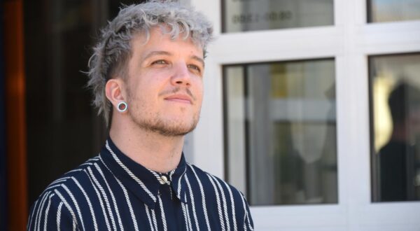26.05.2024., Umag: Marko Pusuric, alias Baby Lasagna, u Umagu je pred mnostvom fanova promovirao svoju djecju slikovnicu o macku Stipi. Photo: Sasa Miljevic/PIXSELL