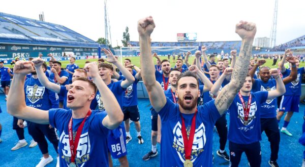 26.05.2024., stadion Maksimir, Zagreb - SuperSport HNL, 36. kolo, GNK Dinamo - NK Rudes. Nogometasi Dinama slave osvajanje SuperSport HNL. Gabriel Vidovic, Sandro Kulenovic Photo: Igor Kralj/PIXSELL