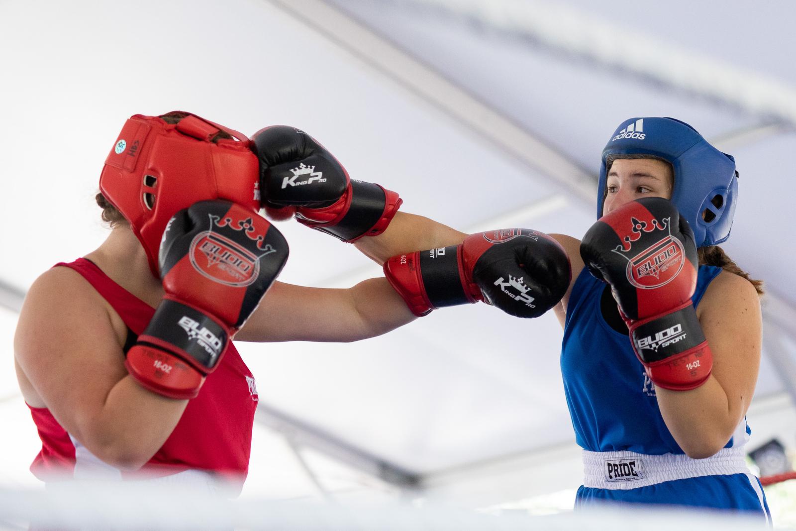 26.09.2021., Zagreb - Drzavno prvenstvo za boksacice na otvorenom borilistu BK Gladijator. Kategorija S57kg, Lana Skupnjak (crvena) - Lorena Horvat (plava). Photo: Davor Puklavec/PIXSELL