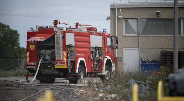 27.06.2024., Zagreb - Na oslagalistu otpada Jakusevec nocas je izbio pozar glomaznog otpada na prostoru Servisno operativnog centra.   Photo: Davor Puklavec/PIXSELL