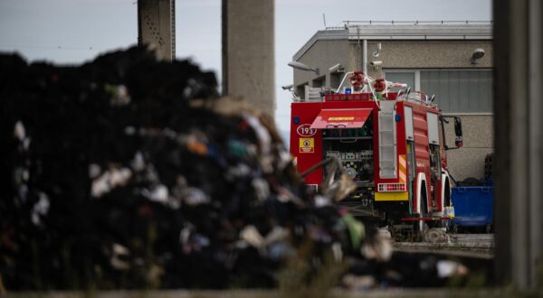 27.06.2024., Zagreb - Na oslagalistu otpada Jakusevec nocas je izbio pozar glomaznog otpada na prostoru Servisno operativnog centra.   Photo: Davor Puklavec/PIXSELL