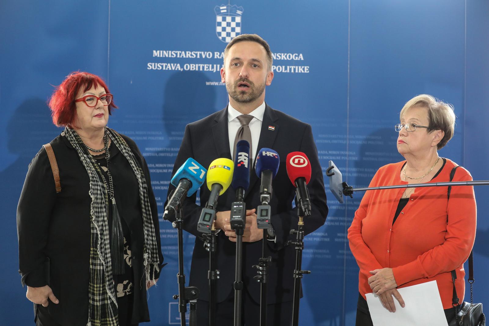 29.11.2023., Zagreb - Konferencija za medije u Ministarstvu rada, mirovinskog sustava, obitelji i socijalne politike nakon sjednice Nacionalnog vijeca za umirovljenike i starije osobe. predsjednica Sindikata umirovljenika Hrvatske Jasna Petrovic, ministar rada, mirovinskoga sustava, obitelji i socijalne politike Marin Piletic, predsjednica Matice umirovljenika Hrvatske Visnja Fortuna Photo: Robert Anic/PIXSELL
