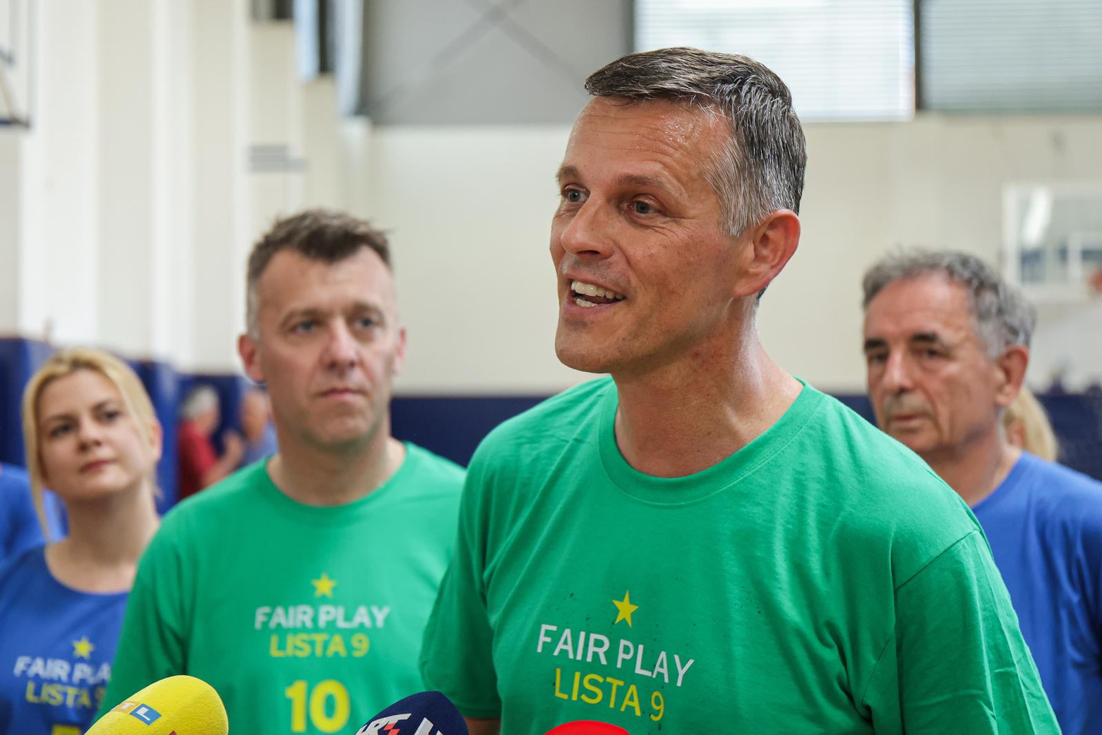 30.05.2024., Sportska dvorana Srpske pravoslavne opce gimnazije Kantakuzina Katarina Brankovic, Zagreb - Pupovac kontra Flege, nogometno – fudbalska utakmica Fair play liste broj 9. Fair play listu br. 9, zajednicku listu za EU izbore cine IDS, Nezavisna platforma Sjever, SDSS, Socijaldemokrati, HSLS, HNS - liberalni demokrati, PGS, Narodna stranka - Reformisti, Unija Kvarner, Istarska stranka umirovljenika, Lista za Rijeku i Demokrati. Valter Flego. Photo: Luka Stanzl/PIXSELL