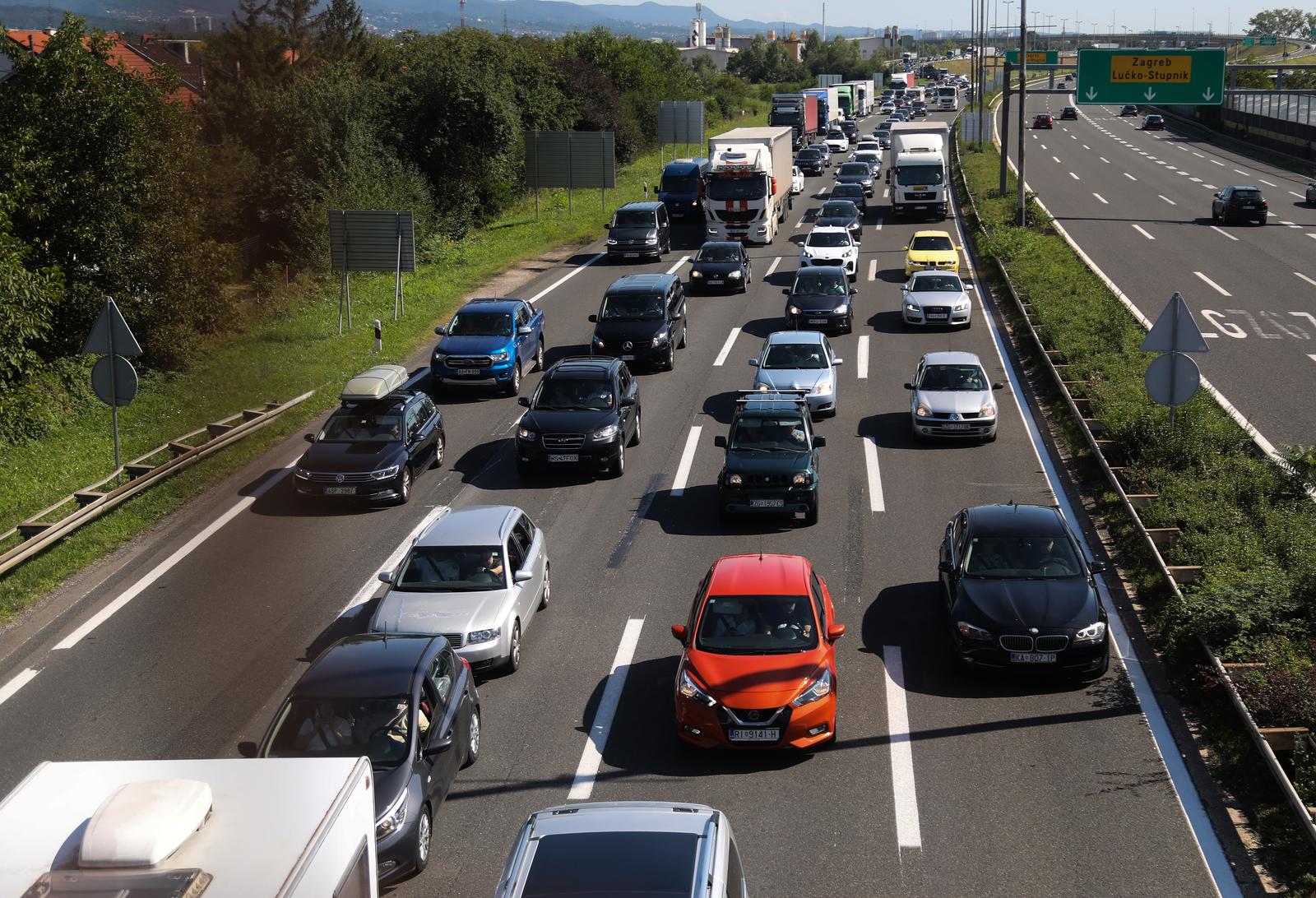 31.07.2023., Zagreb - Guzve prema moru naplatnim kucicama Lucko Photo: Zeljko Hladika/PIXSELL