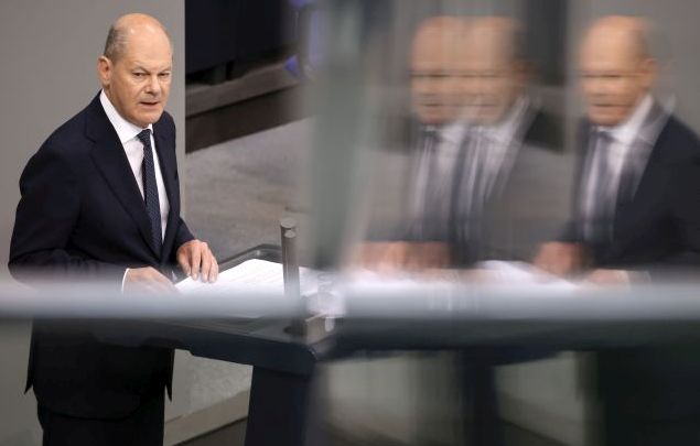 epaselect epa11392617 German Chancellor Olaf Scholz addresses the German parliament 'Bundestag' in Berlin, Germany, 06 June 2024. German Chancellor Scholz will deliver a speech on the current security situation at the beginning of the plenary session of the German parliament.  EPA/CLEMENS BILAN