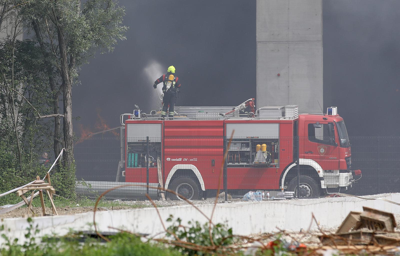 20.06.2024., Zapresic - Zgariste tvrtke Eko Flor u Industrijskoj ulici gdje je tijekom jucerasnjeg dana izbio veliki pozar.  Photo: Marko Prpic/PIXSELL