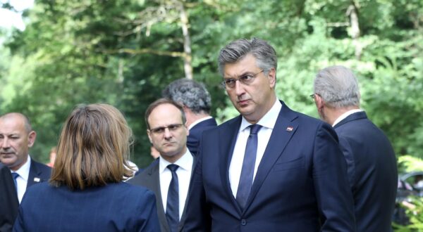 rrrr22.06.2021. Sisak, Spomen park Brezovica - Obiljezavanje Dana antifasisticke borbe. Nazocili su visoki duznosnici Vlade RH, premijer Andrej Plenkovic, predsjednik RH Zoran Milanovic te zupan sisacko moslavacke zupanije Ivan Celjak i gradonacelnica Siska Kristina Ikic Banicek. Zvonimir Frka PetesicrrPhoto: Edina Zuko/PIXSELL