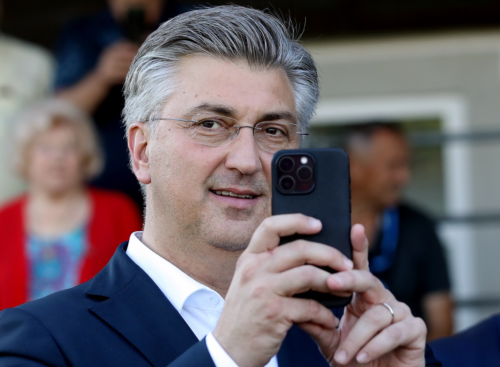 Zagreb, 18.06.2024. - 35. obljetnica osnutka HDZ-a obiljeena je tradicionalnom nogometnom utakmicom na stadionu NK Jarun i polaganjem vijenca na spomen ploèu dr. Franji Tuðmanu kod nogometnog kluba. Na fotografiji Andrej Plenkoviæ. foto HINA/ Lana SLIVAR DOMINIÆ/ lsd