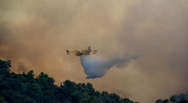 27.07.2023., Trogir - Veliki pozar u Okrugu Gornjem kraj Trogira. Photo: Josko Herceg/PIXSELL