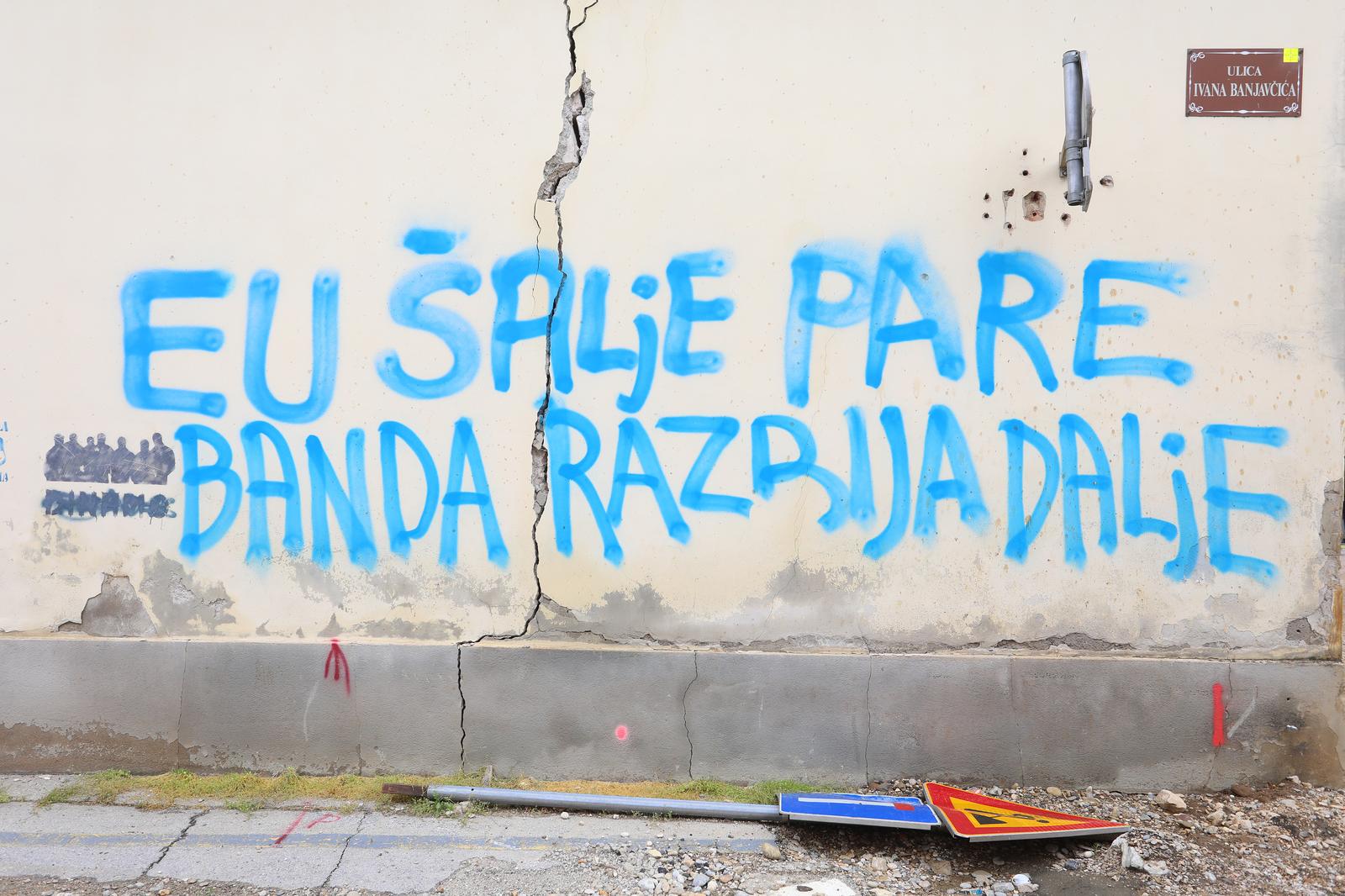 29.05.2024., Karlovac -  Mislav Kolakusic, zastupnik u Europskom parlamentu i predsjednik stranke Pravo i Pravda te zastupnik u Europskom parlamentu Ivan Vilibor Sincic odrzali su  konferenciju za medije na temu obnove Zvijezde. Photo: Kristina Stedul Fabac/PIXSELL