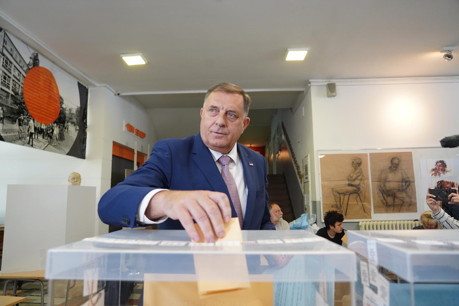 02, June, 2024, Belgrade - The President of Republika Srpska Milorad Dodik voted at the polling station in the School of Design. Milorad Dodik. Photo: Antonio Ahel/ATAImages

02, jun, 2024, Beograd - Predsednik Republike Srpske Milorad Dodik je glasao na birackom mestu u Skoli za dizajn. Photo: Antonio Ahel/ATAImages Photo: Antonio Ahel/Ata  images/PIXSELL