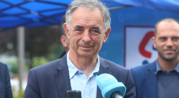 31.05.2024., Karlovac -  Konferencija za medije  kandidata s "Fair Play liste 9" za Europski parlament Milorada Pupovca. Fair play listu br. 9, zajednicku listu za EU izbore cine IDS, Nezavisna platforma Sjever, SDSS, Socijaldemokrati, HSLS, HNS - liberalni demokrati, PGS, Narodna stranka - Reformisti, Unija Kvarner, Istarska stranka umirovljenika i Lista za Rijeku i Demokrati.

 Photo: Kristina Stedul Fabac/PIXSELL