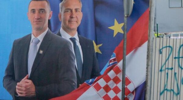 04.06.2024., Zagreb - Plakati za predizbornu kampanju za europske izbore nisu donijeli poseban odmak od prethodne kampanje. HDZ ide sa "obiteljskom" fotografijom kandidata, SDP je jos uvijek na tragu Rijeka pravde, Domovinski pokret jasno naglasava vrijednosne stavove, Rajko Ostojic kao da je s dizajom zaglavio u 20. stoljecu, a jedino je Milorad Pupovac unio neku promjenu "obecavajuci" glasacima odlazak u Bruxelles na stranom jeziku. Photo: Patrik Macek/PIXSELL